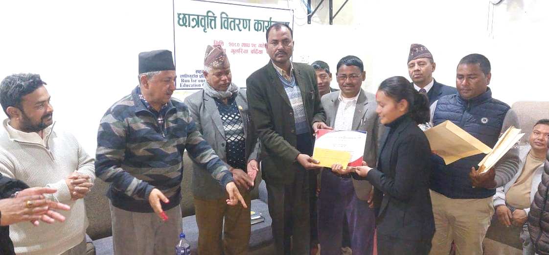 बर्दियाका २१ विद्यालयका छात्राहरुलाई रक्षा प्रतिष्ठानको छात्रबृत्ति